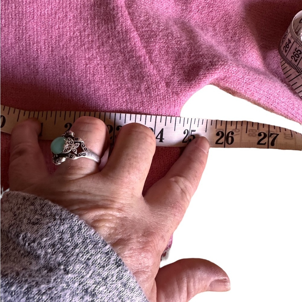 Yozy XXl pink drop shoulder sweater with large white bow. Non itchy & thick,Nwt. - Picture 8 of 16